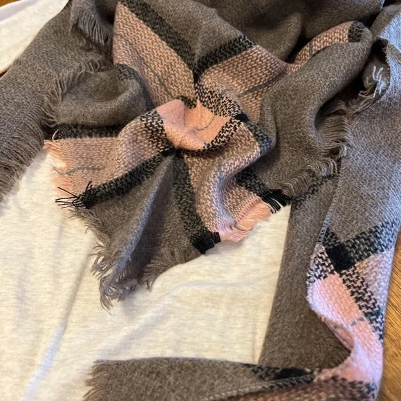 NWT Plaid Blanket Scarf Wrap - Picture 3 of 9